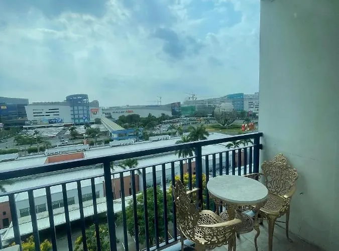 Sea Residences Moa By 7j Manila